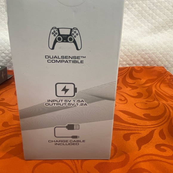 PS5 Controller Charger, PlayStation 5 Charger & 1 Silicone Controller Skin - Picture 10 of 12